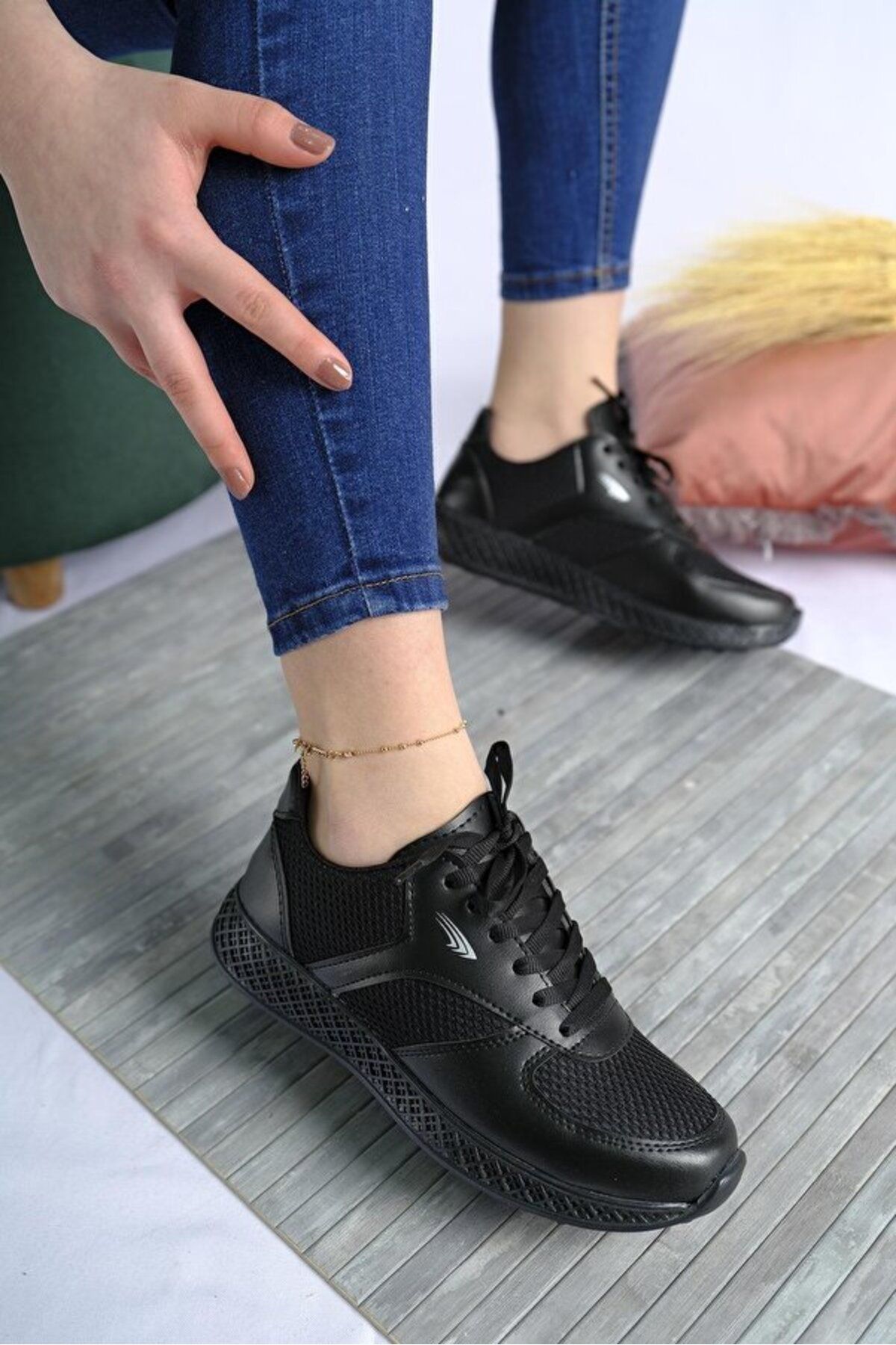 Kalın%20Taban%20Fileli%20Kadın%20Sneaker%20STC197